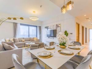 TRPS - Act One Act Two Towers, Downtown Dubai, Iconic 3BR plus Maids - with Burj Khalifa Views - Near Dubai Mall