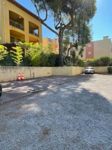 Élégant T3 neuf, 6 pers, clim, balcon, pkg gratuit, 5 min du Port