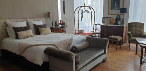 B&B / Chambres d'hotes Des fleurs au balcon : Chambre Double avec Salle de Bains Privative