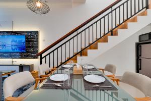 Stylish 3BR Villa Sandalwood near Beach