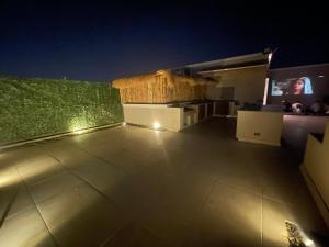 Studio in sodic October plaza