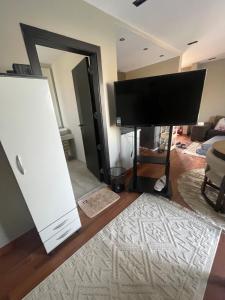 Studio in sodic October plaza