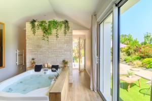 Maisons de vacances L'Essentiel - Love 5 Etoiles : photos des chambres