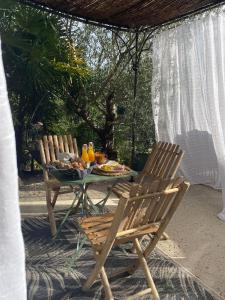 Chambre élégante avec terrasse