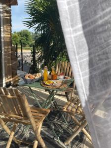 Chambre élégante avec terrasse