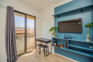 Loft com smart lock e varanda no Bresser