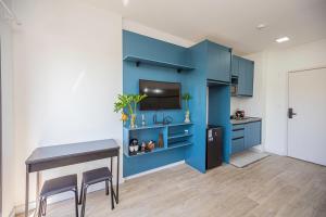 Loft com smart lock e varanda no Bresser