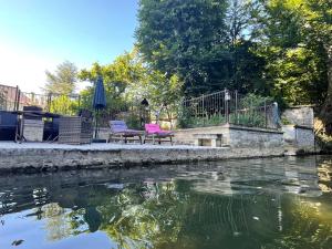 Le Clos de lArmançon - Maisons de charme au bord de la rivière - Classé 4 étoiles