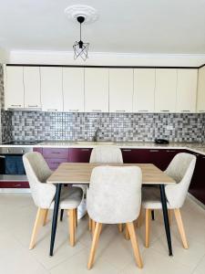 The Cozy Balcony Family Apartment