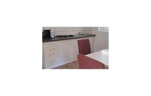 1 Bedroom Cozy Apartment In Vir