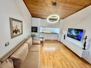 Soer Apartment - Tirana Center, Veranda & Comfort