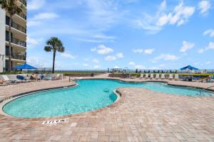 Beachfront 3 Bed, 3 bath Condo, Balcony & Pool