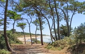 Maisons de vacances 3 Bedroom Gorgeous Home In Jard-Sur-Mer : photos des chambres