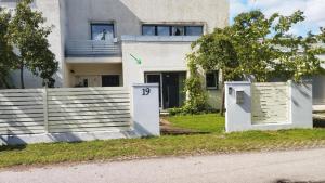 Pärnu suvemajutus Cozy Guest Wing with sauna