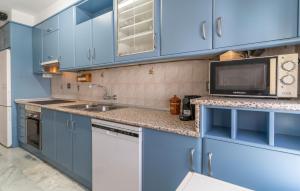 2 Bedroom Cozy Apartment In Almuñecar