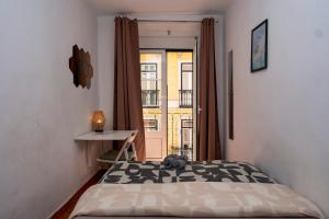 Shared Apartment With Bright Private Patio in Lisboa