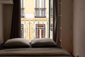 Shared Apartment With Bright Private Patio in Lisboa