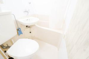 Shinjuku Center新宿中心! !Shinjuku Kabukicho! 3min walk! JR 新宿!地铁站步行3分 !新宿歌舞伎!阳光的超大阳台 俯瞰明大街街景!著名连锁大型公寓!一层24小时保安常驻605