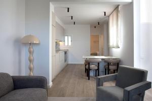 The Diagonal Suites Atic by Sweett