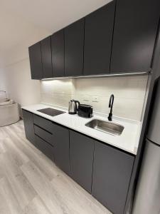 Modern Studio Apartment 1 block from the Obelisk