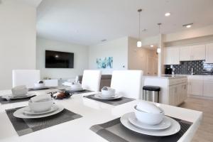 Great apartment in Storey Lake resort with great amenities next to Disney!