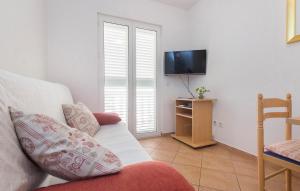 1 Bedroom Nice Apartment In Srima