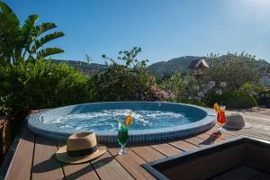 Hotels Best Western Premier Le Patio des Artistes Wellness Jacuzzi : photos des chambres