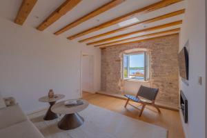 Bella Vista Residence with Sea View by Irundo