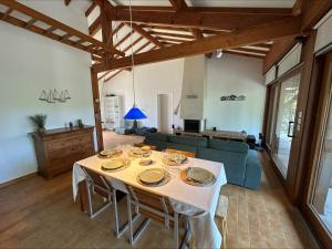 Maisons de vacances Maison La Branne : photos des chambres