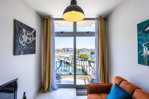 Cosy Apartment with Valletta and Harbour Views