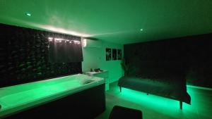 Love hotels Nid secret Loveroom & SPA Sanary : photos des chambres