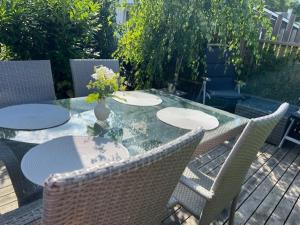 Lovely small room with a double bed no window in a charming Båstad villa prime location with terrace