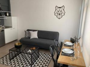 Cozy Apartment Steps Away From The Metropolitan