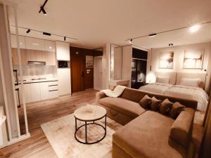 جناح فندقي فاخر مع حديقة خاصة في قلب القاهره الجديده