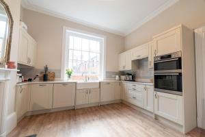 Regency Grandeur in Cheltenham sleeps 15