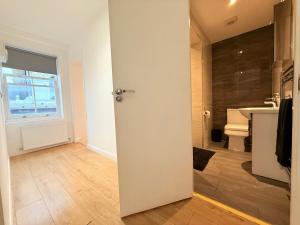 Luxury 2 Bed 2 Bath Apartment In Battersea - Sleeps 6