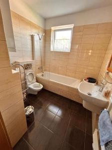 APARTAMENT USTROŃ PONIWIEC NIEOPODAL CZANTORII dwie sypialnie, osobna kuchnia, ogrodzony parking