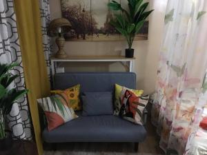 5 minutes to Jazz Mall Studio-type condo100mbps