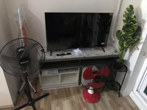 5 minutes to Jazz Mall Studio-type condo100mbps