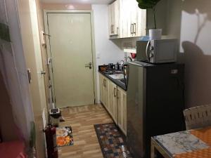 5 minutes to Jazz Mall Studio-type condo100mbps