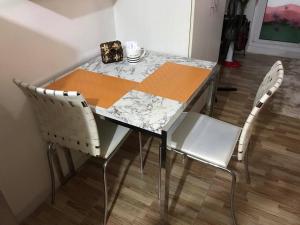 5 minutes to Jazz Mall Studio-type condo100mbps