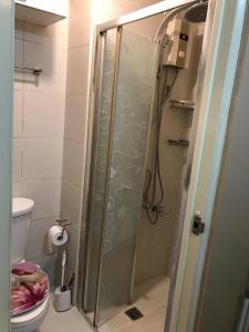 5 minutes to Jazz Mall Studio-type condo100mbps