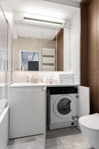 Hajmat Deluxe Katowice by Aparo - Nowoczesny Apartament, Bezpłatny Parking, Klimatyzacja, Taras, Dolina Trzech Stawów, Muchowiec, Centrum Katowic, Plac Zabaw, Przyjazny Zwierzętom