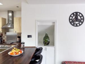Bassetts House - Spacious! - Sleeps 7 - Close to PRUH Hospital - Free Parking