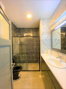 Spatious, Modern Apartment in Central Cihangir 3BR, Lift, AC