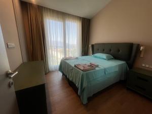 Stylish 4BR Villa with Pool near Porto Novi