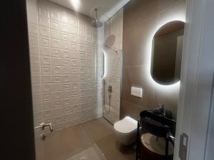 Stylish 4BR Villa with Pool near Porto Novi