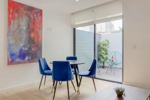 Heart of Mexico CityCozy Condo w Balcony & WiFi