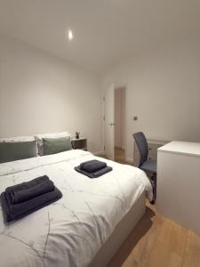 Luxury 2 Bed 2 Bath Apartment In Battersea - Sleeps 6