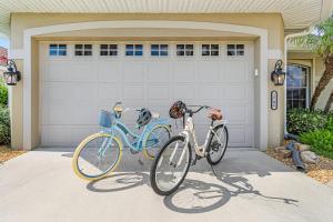 Luxurious Waterfront Retreat, Ideal Sunrise and Sunset Views!- Coral Sunset Villa - Roelens